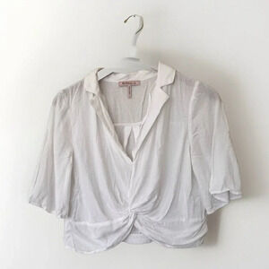 BCBGeneration WHITE COLLARED V NECK BRAIDED CROP TOP Size Small Lightweight